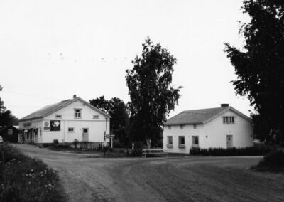 Siikaisten Osuuskaupan rakennuksia Kirkonkylässä