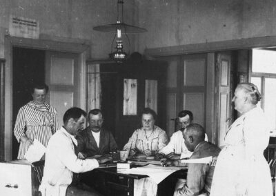 Vaalitoimitus Leväsjoen koululla 1916